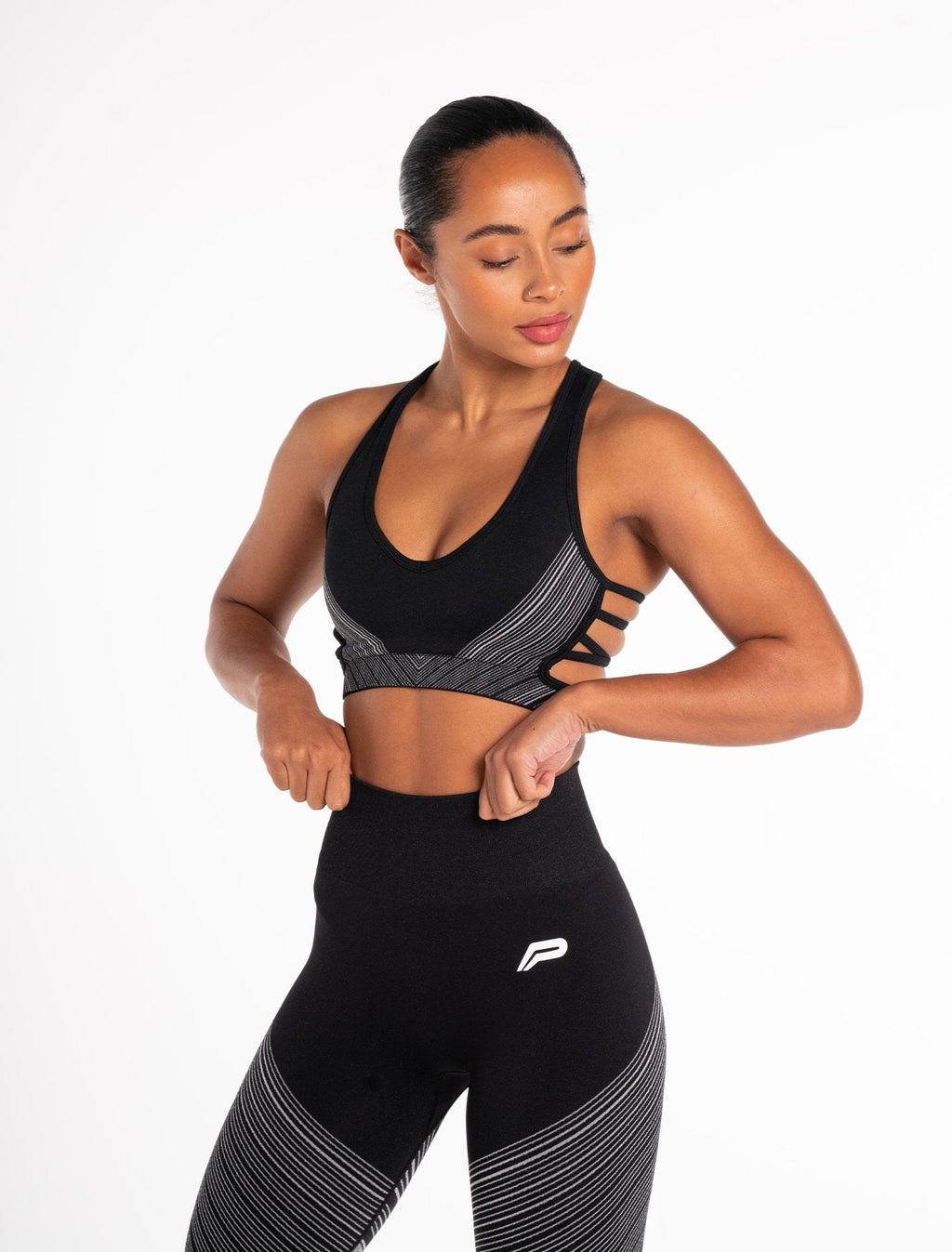 products/womens-impulse-seamless-sports-bra-black.jpg